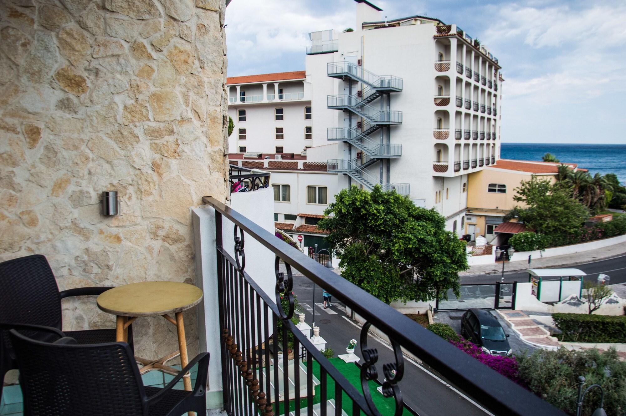 Hotel & Apartments Villa Linda Джардини-Наксос Экстерьер фото