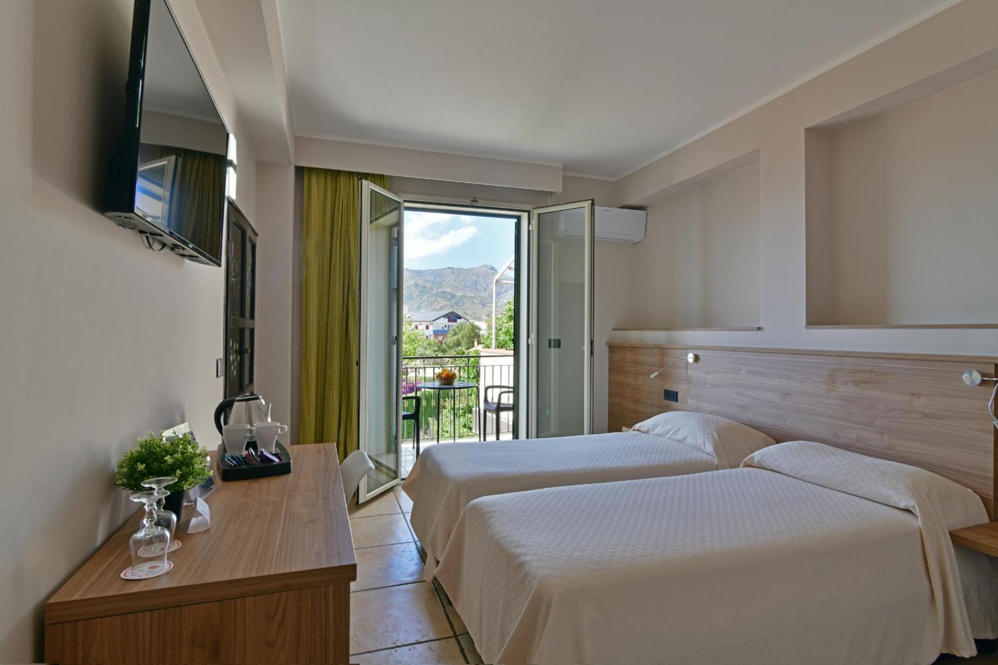 Hotel & Apartments Villa Linda Джардини-Наксос Экстерьер фото